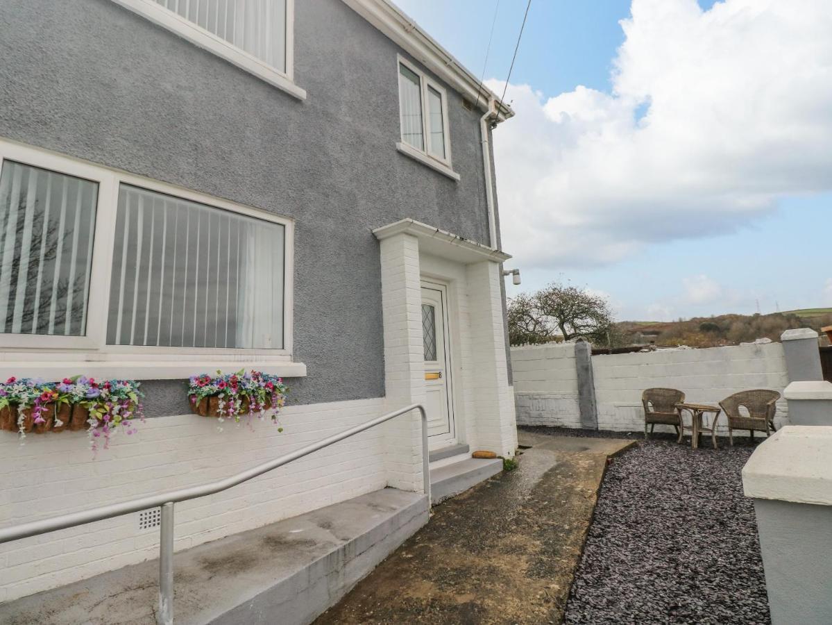 Cwtch Ar Y Mor Villa Burry Port Exteriör bild