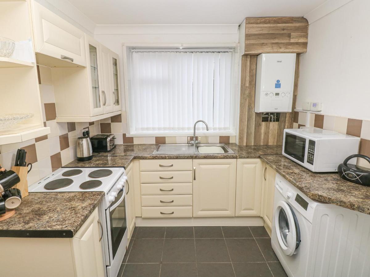 Cwtch Ar Y Mor Villa Burry Port Exteriör bild