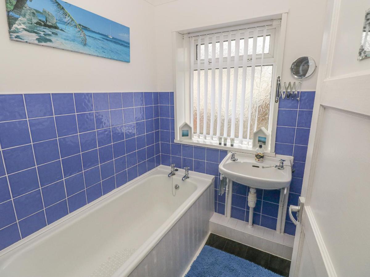 Cwtch Ar Y Mor Villa Burry Port Exteriör bild