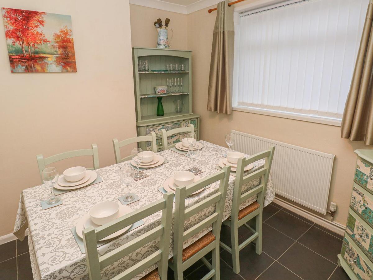 Cwtch Ar Y Mor Villa Burry Port Exteriör bild