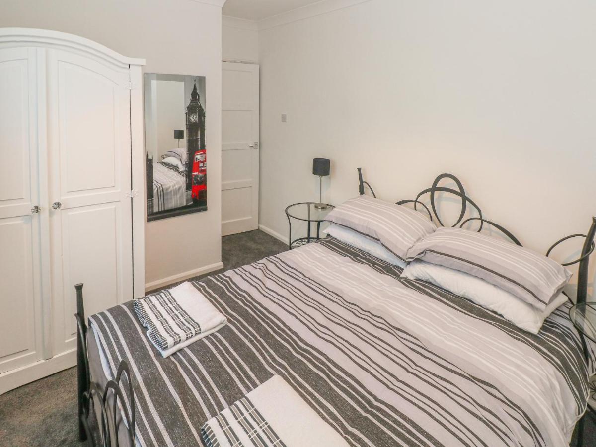 Cwtch Ar Y Mor Villa Burry Port Exteriör bild