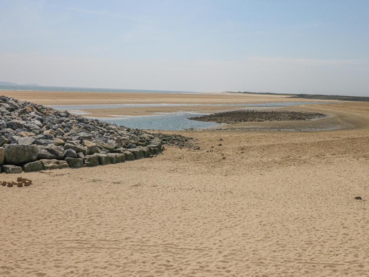 Cwtch Ar Y Mor Villa Burry Port Exteriör bild
