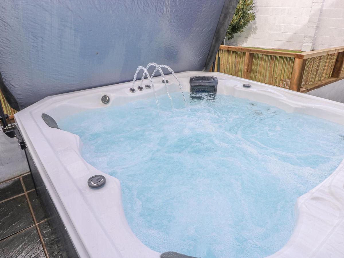 Cwtch Ar Y Mor Villa Burry Port Exteriör bild